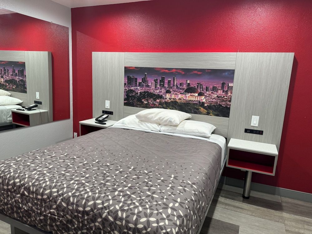 Lincoln Motel Room, 1 Queen Bed 19