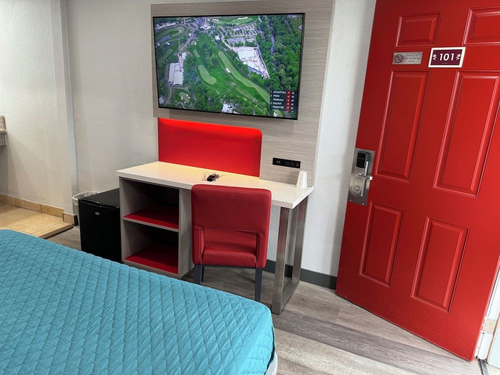 Lincoln Motel Room, 1 Queen Bed 36