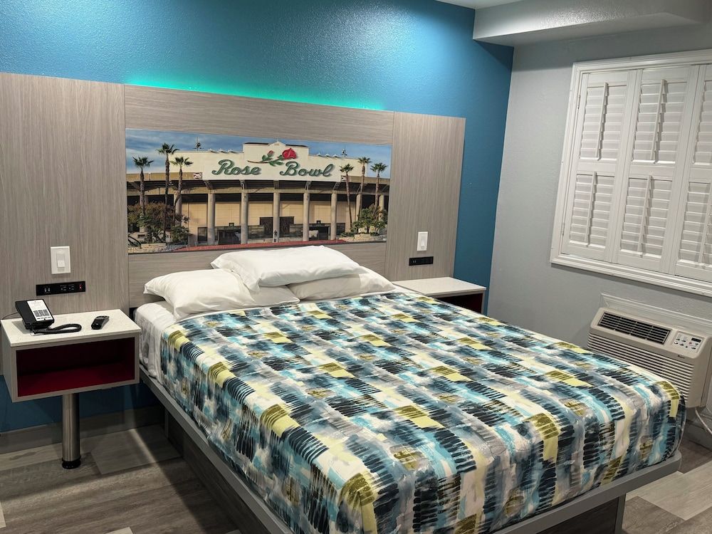 Lincoln Motel Room, 1 Queen Bed 23