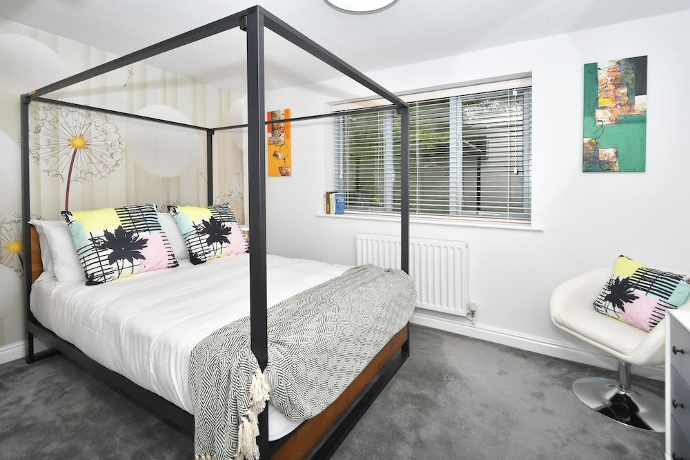 House, Private Bathroom (Four Bedroom)