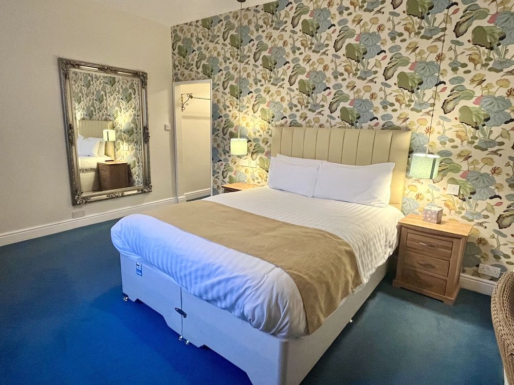 Blue Piano Deluxe Double Room 3