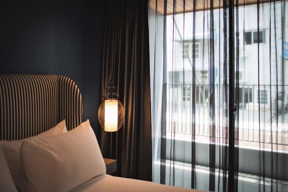 The House Pratunam Superior Double Room with Balcony 11