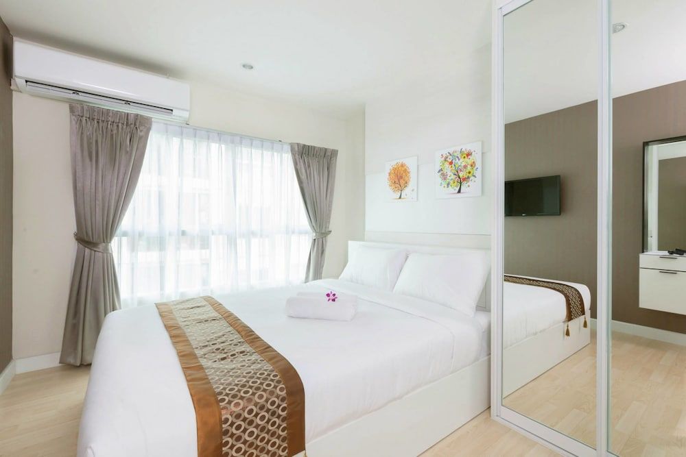 Convertible Studio with kitchenette