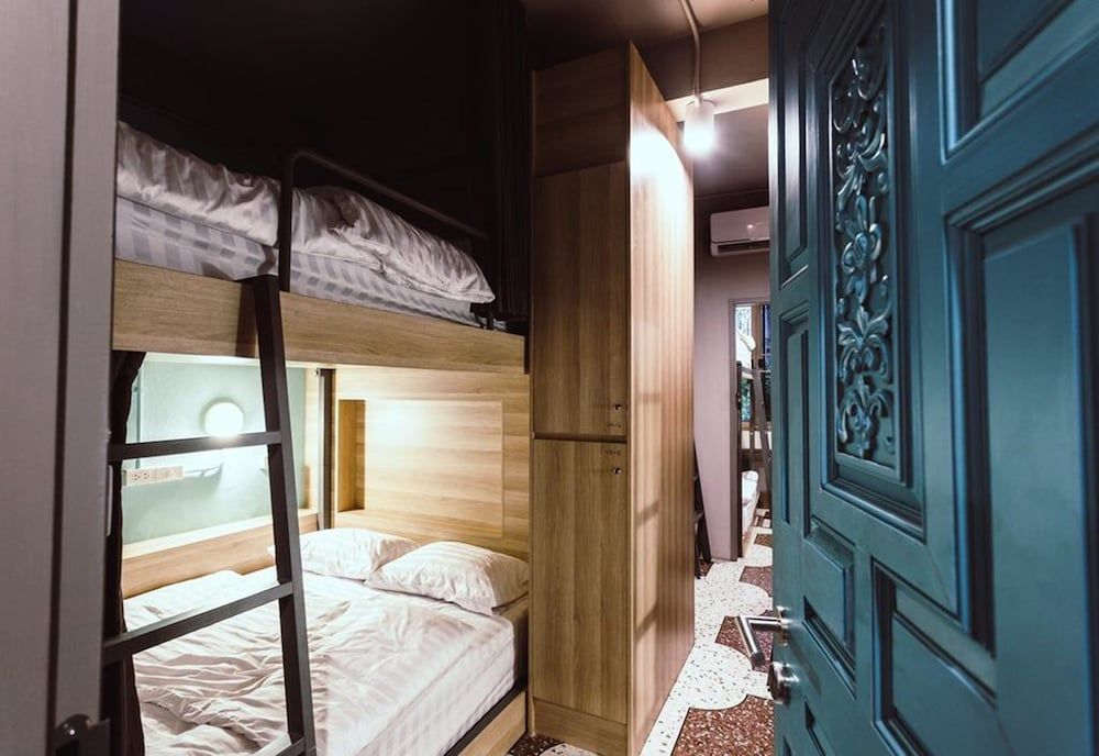 undefined Merge Hostel 5