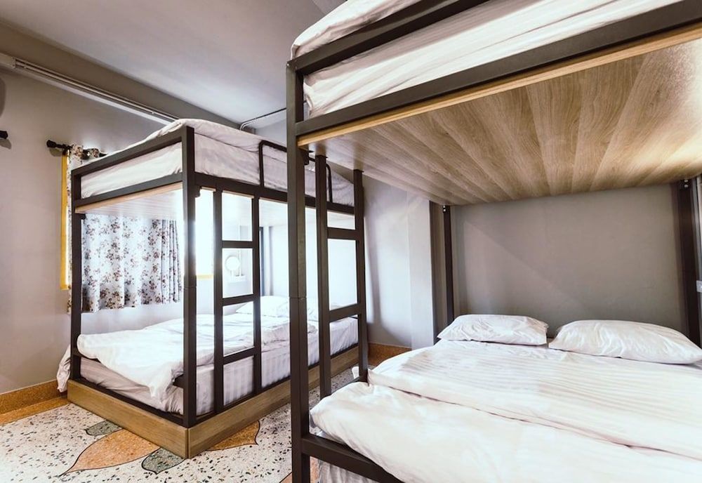 undefined Merge Hostel 6