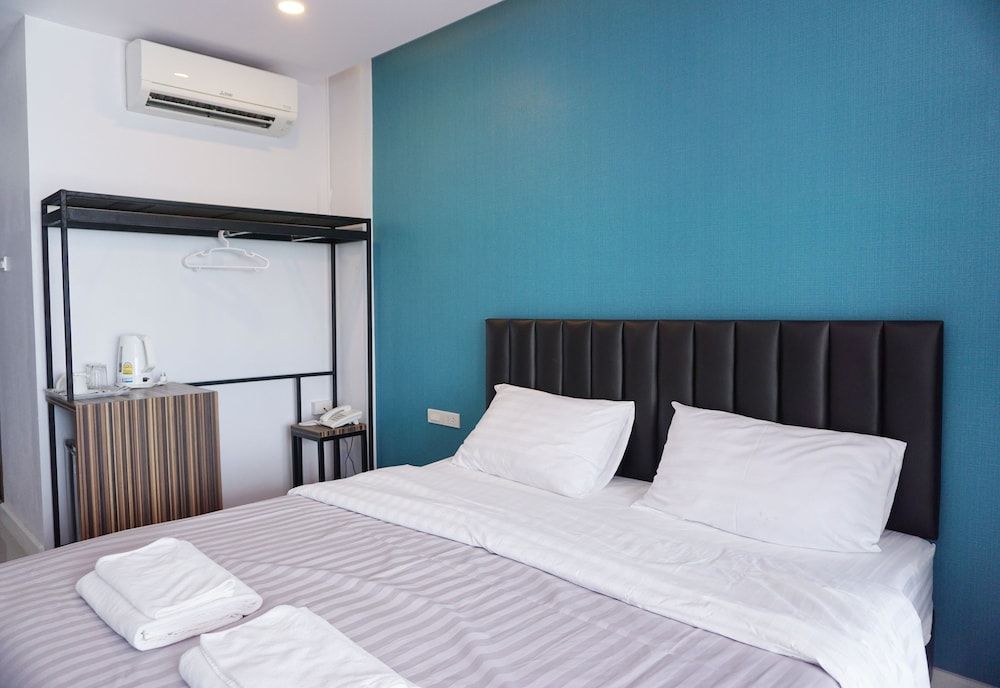 Red Door Standard Double Room 3