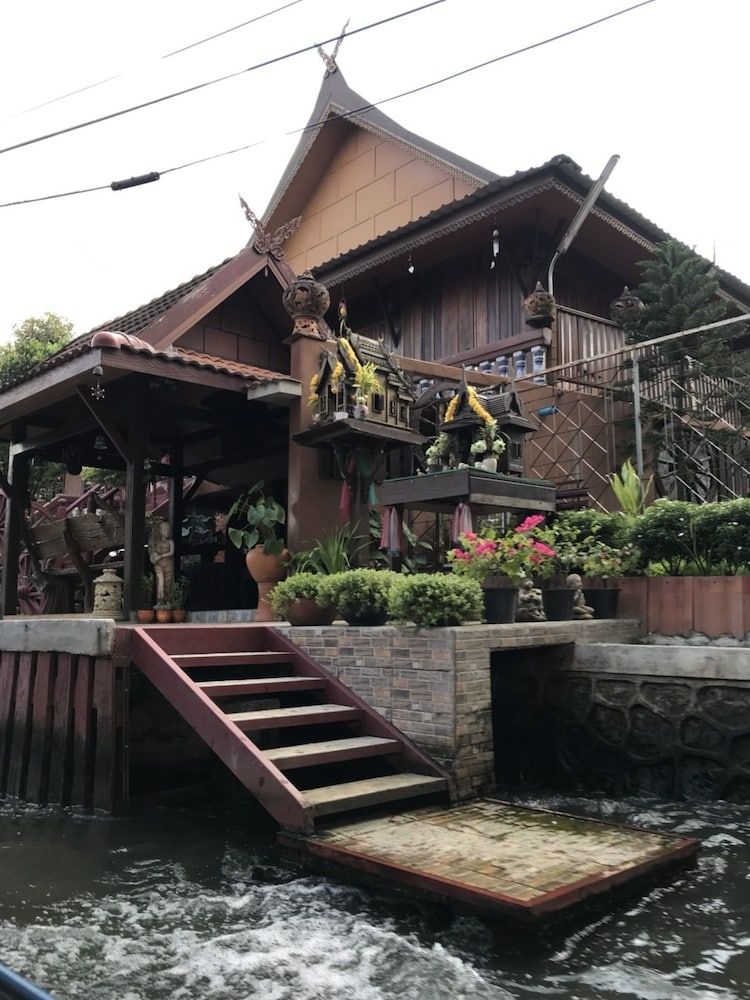 undefined Feel Like Home Dormitory - Hostel