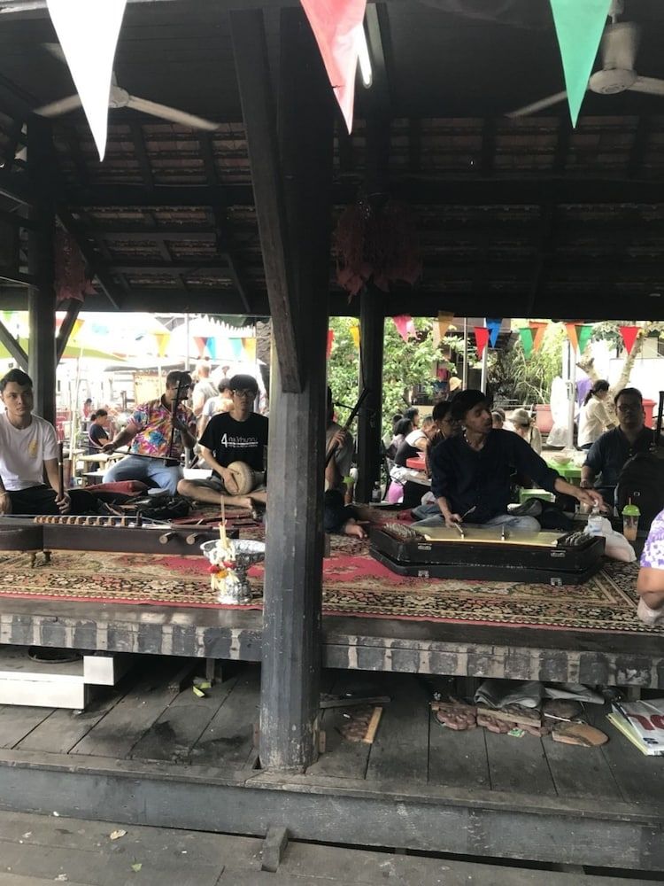 undefined Feel Like Home Dormitory - Hostel 9