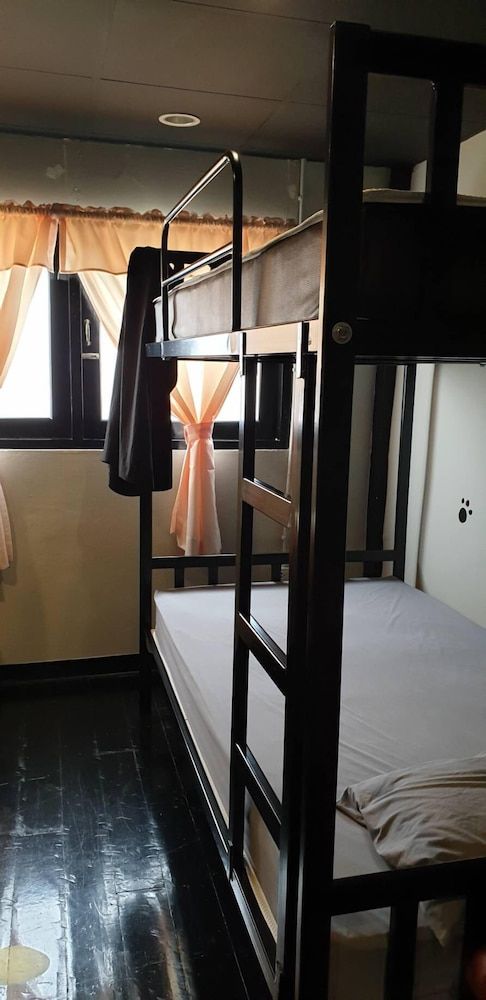 Feel Like Home Dormitory - Hostel 8-Bed Mixed Dormitory 17