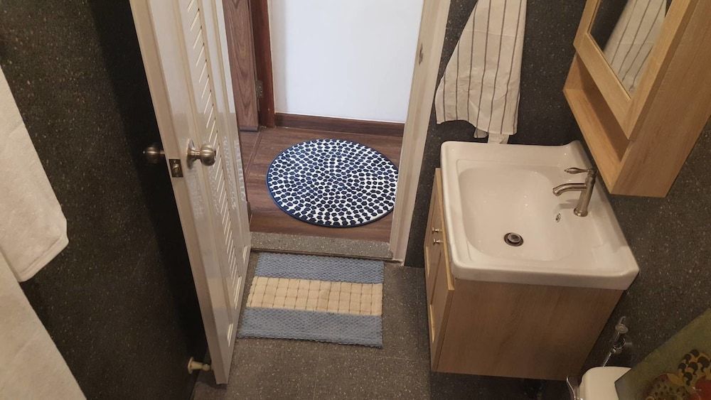 Aunny House Standard Townhome, 1 Queen Bed, Non Smoking, Shared Bathroom 9