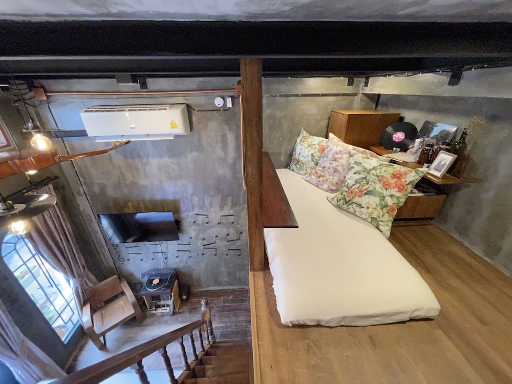 Central Old Town Cottage King Suite with Balcony 15