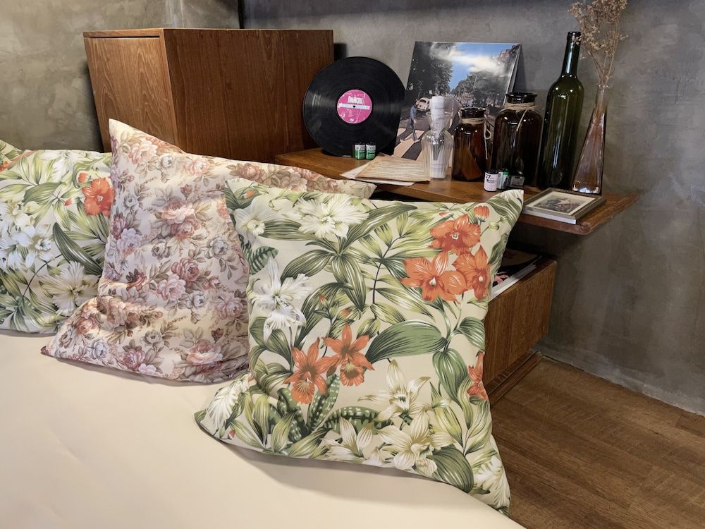 Central Old Town Cottage King Suite with Balcony 3