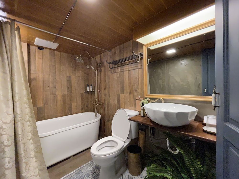 Central Old Town Cottage King Suite with Balcony 11