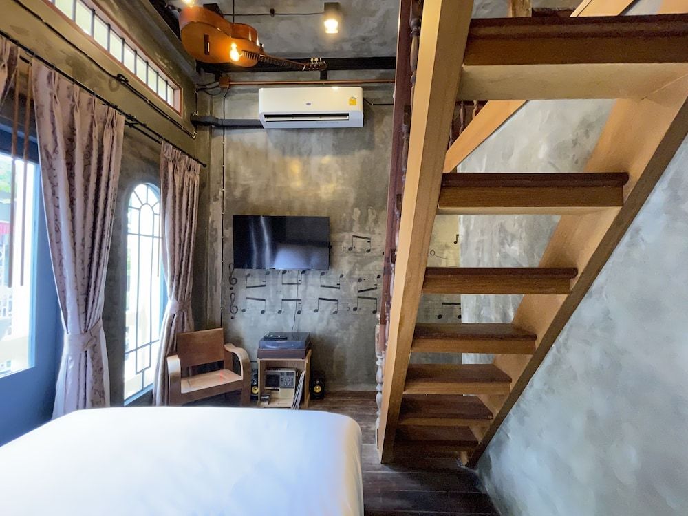 Central Old Town Cottage King Suite with Balcony 13