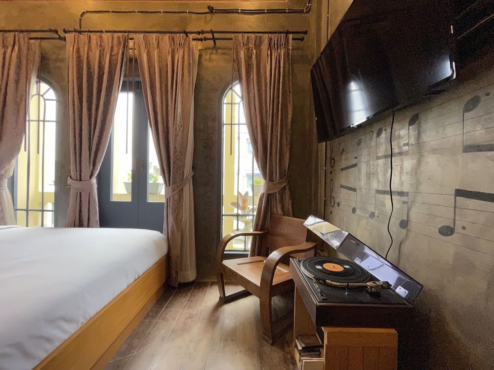 Central Old Town Cottage King Suite with Balcony 2