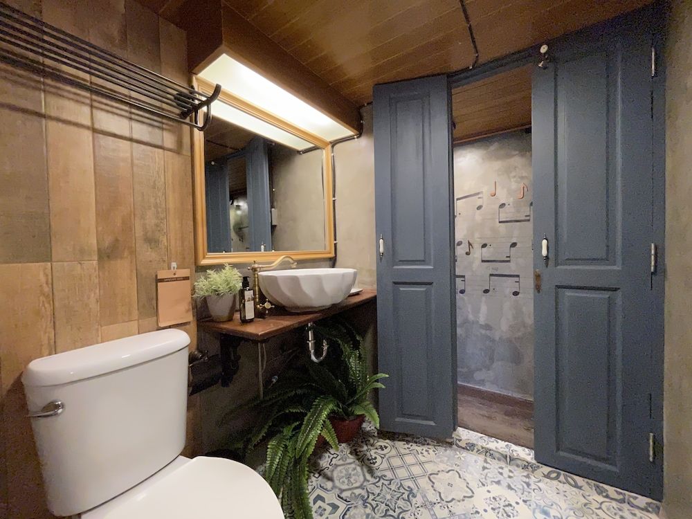 Central Old Town Cottage King Suite with Balcony 12