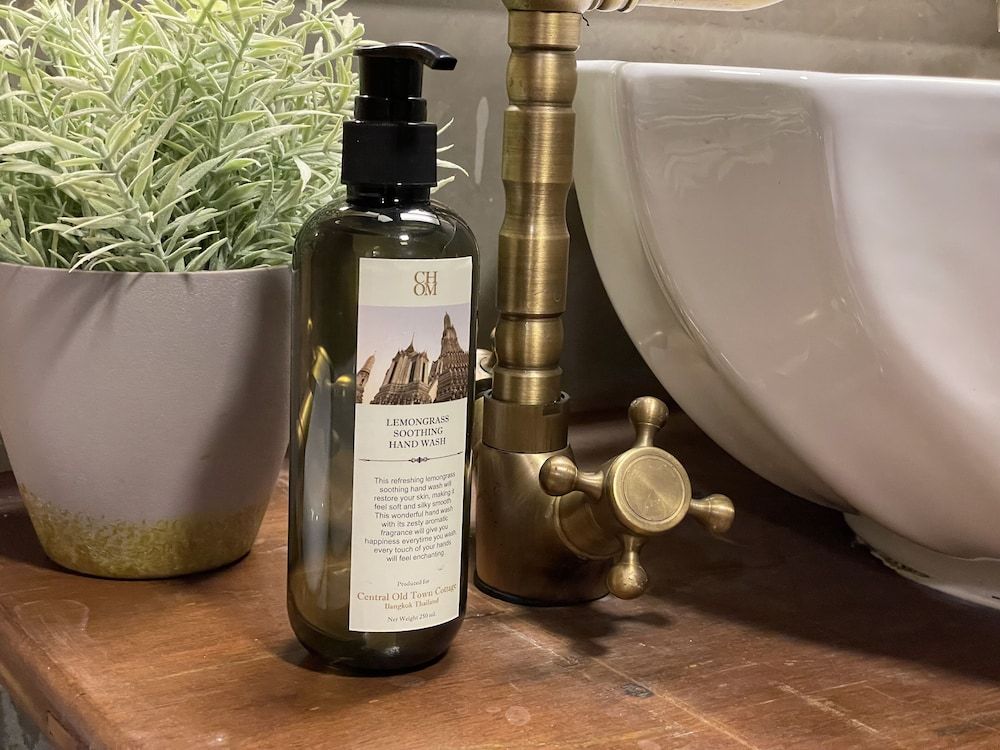 Central Old Town Cottage King Suite with Balcony 10