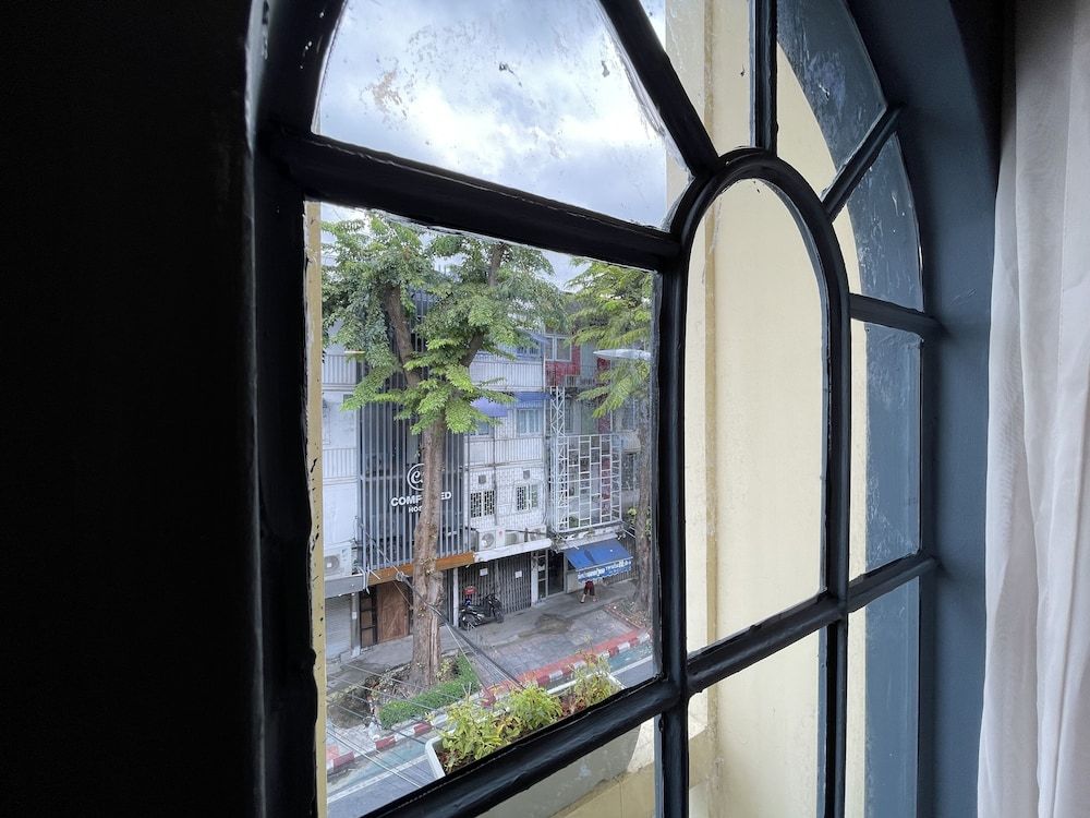 Central Old Town Cottage King Suite with Balcony 6