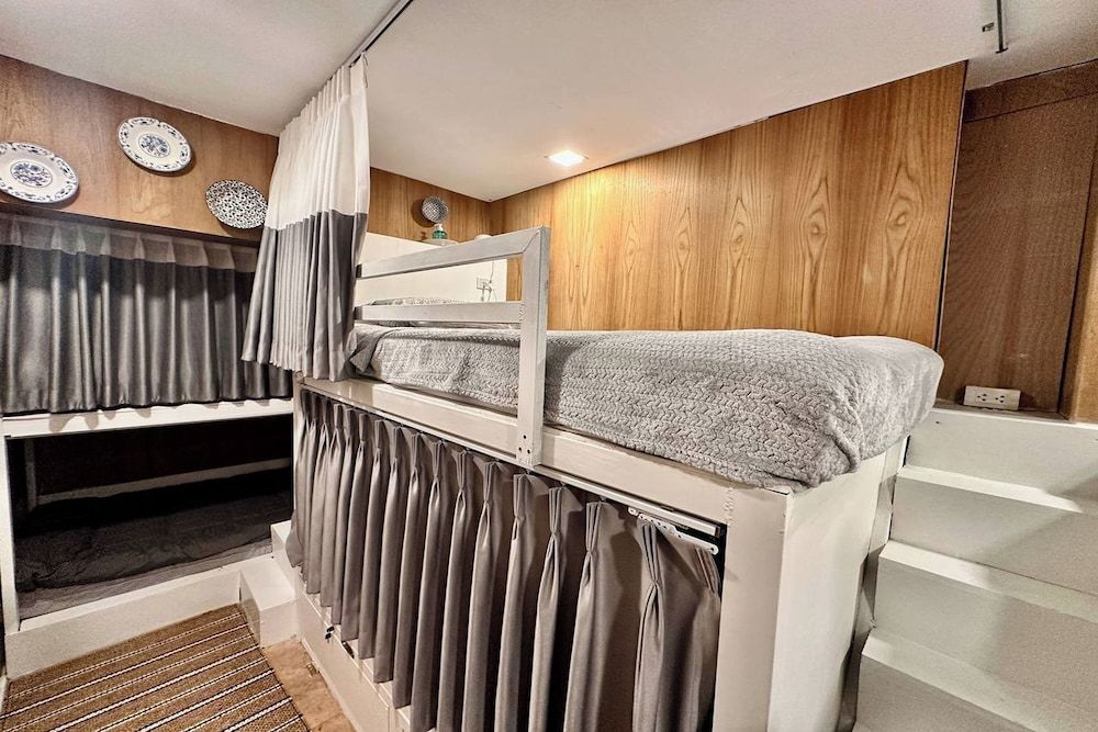 undefined Blu Cabin Ari Stylish Gay Poshtel 5