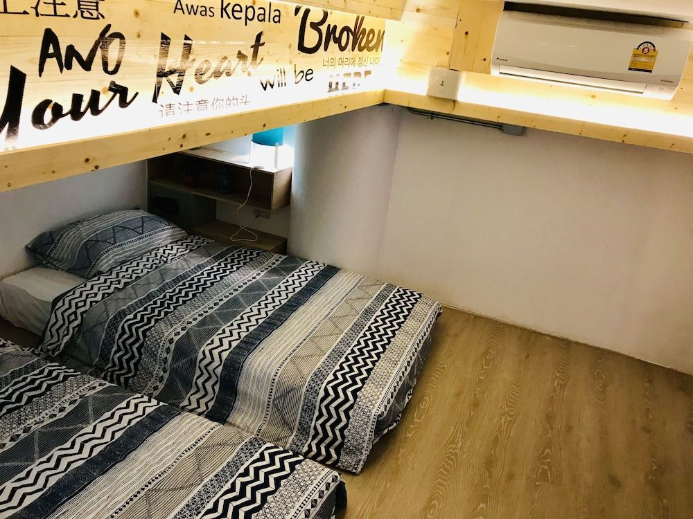 Blu G Twin Futons with Ensuite Bathroom