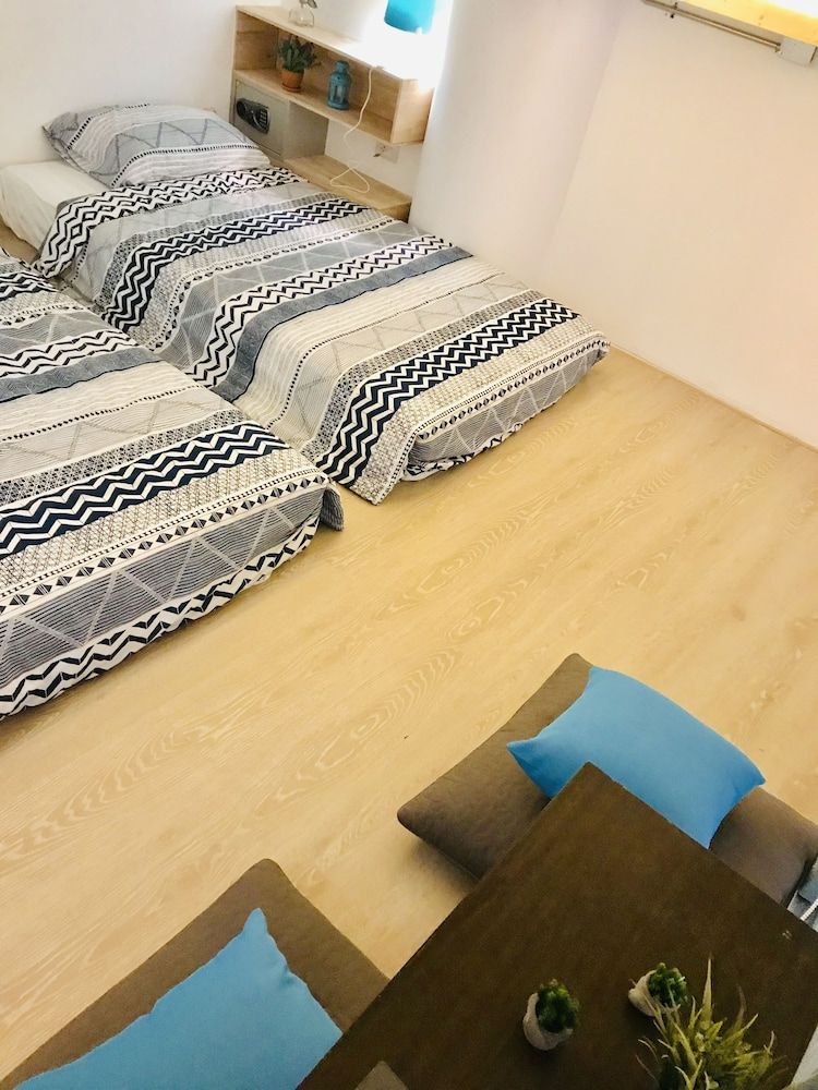 Blu G Twin Futons with Ensuite Bathroom