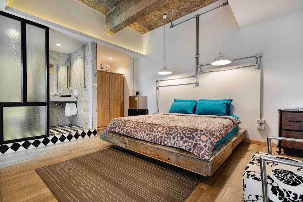 BA Suite (AK)