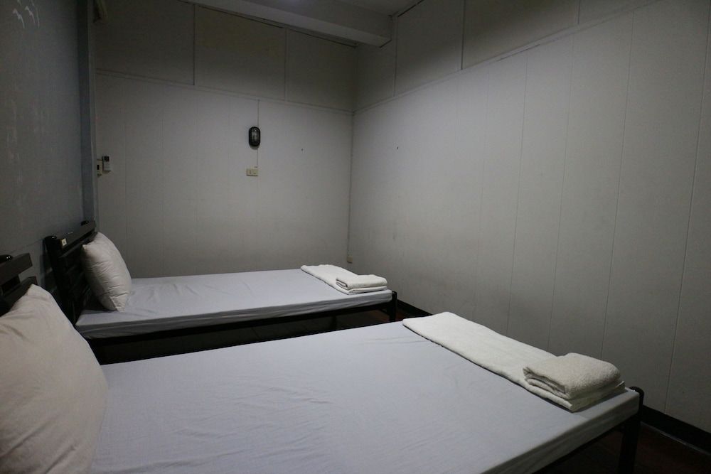 M House Hostel Standard Twin Room 2