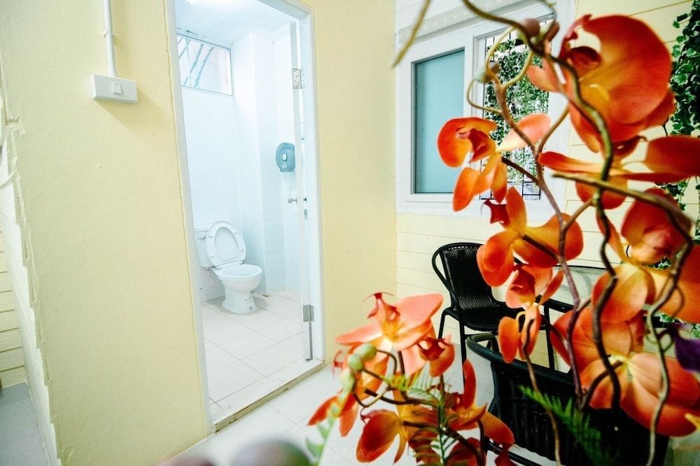 Baanbangkok Chinatown Standard Room, Non Smoking, Private Bathroom 5