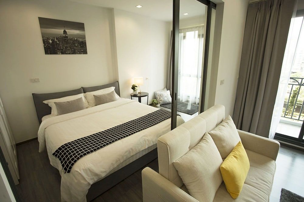 undefined Locals Bangkok The Rich Sathorn-Taksin 10