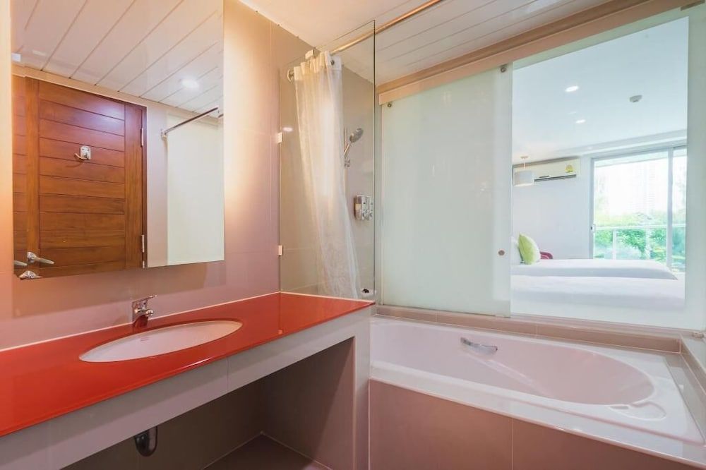 Nice Residence Hotel Bangkok Superior Twin Room 5