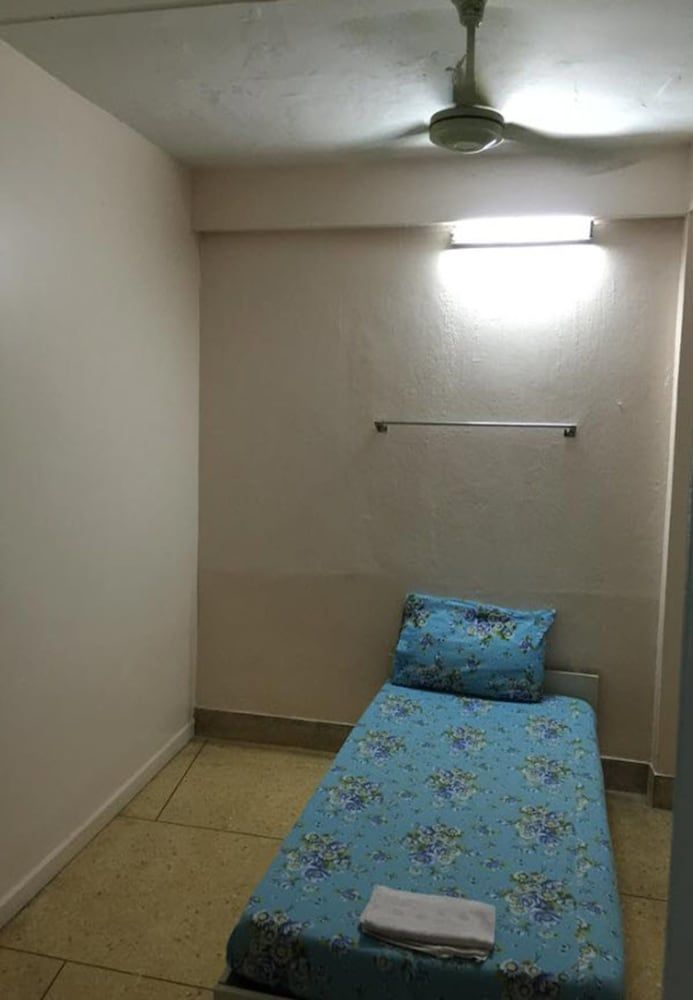 Nat 2 Guest House Standard Single Room with Fan and Shared Bathroom 4