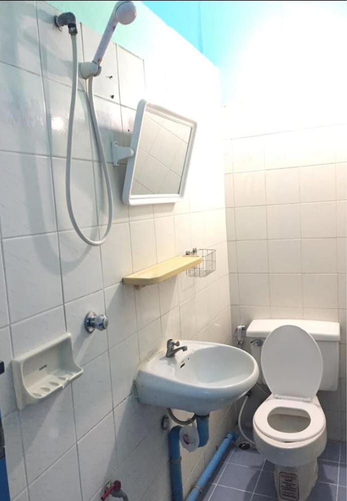 Nat 2 Guest House Standard Single Room with Fan and Private Bathroom 2