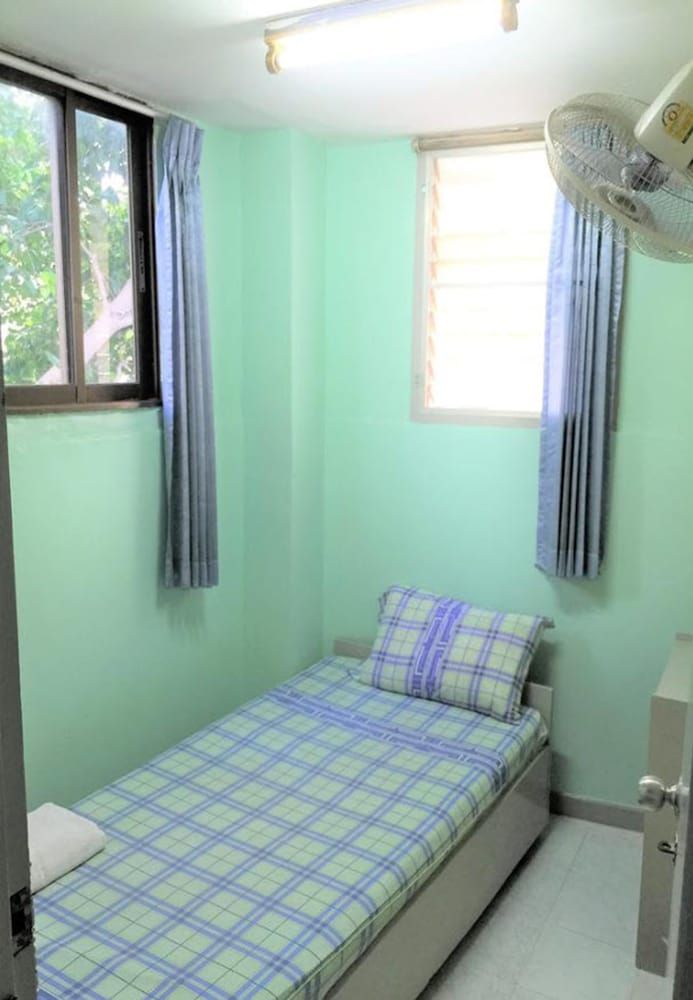 Nat 2 Guest House Standard Single Room with Fan and Shared Bathroom 3