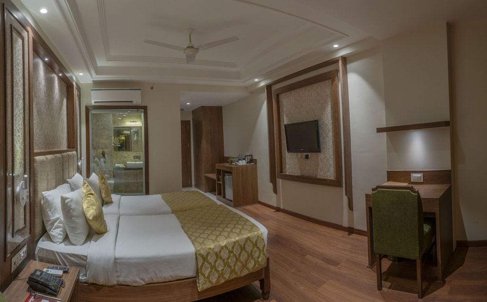 SHRI RAM EXCELLENCY Deluxe Room 2