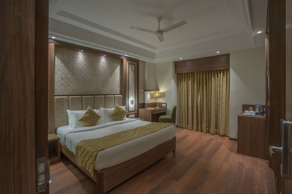 SHRI RAM EXCELLENCY Deluxe Room 3