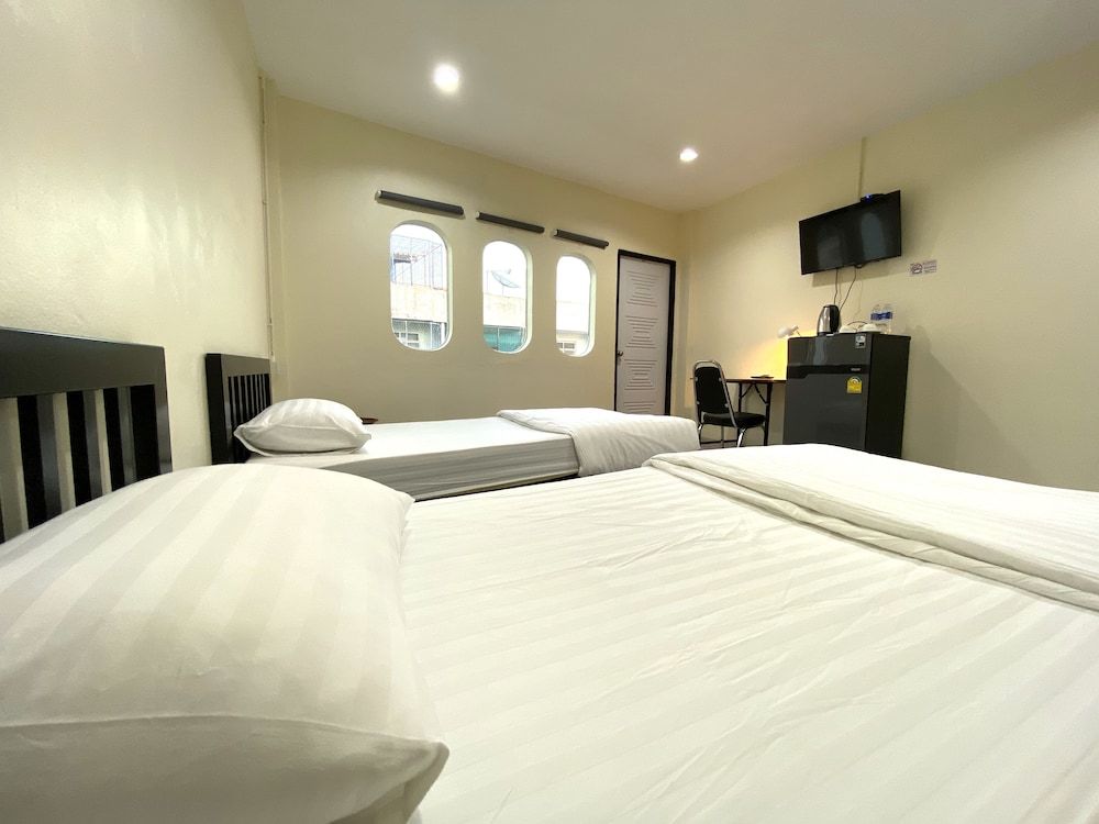 Gate 2Hostel Deluxe Twin Room, 2 Twin Beds, Smoking, Refrigerator 5