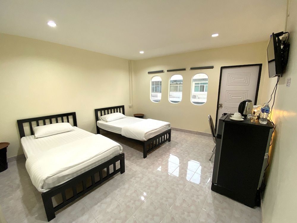 Gate 2Hostel Deluxe Twin Room, 2 Twin Beds, Smoking, Refrigerator