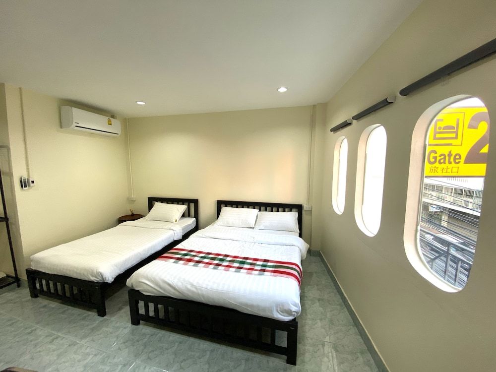 undefined Gate 2Hostel 6