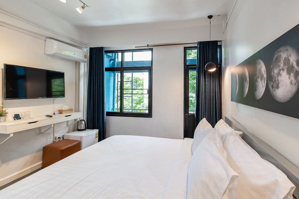 Every Surawong City Double Room, 1 King Bed, City View 8