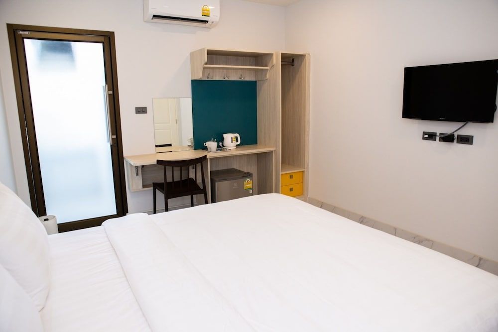 Rich8 Hostel Comfort Double Room, 1 King Bed, Non Smoking, Private Bathroom 2