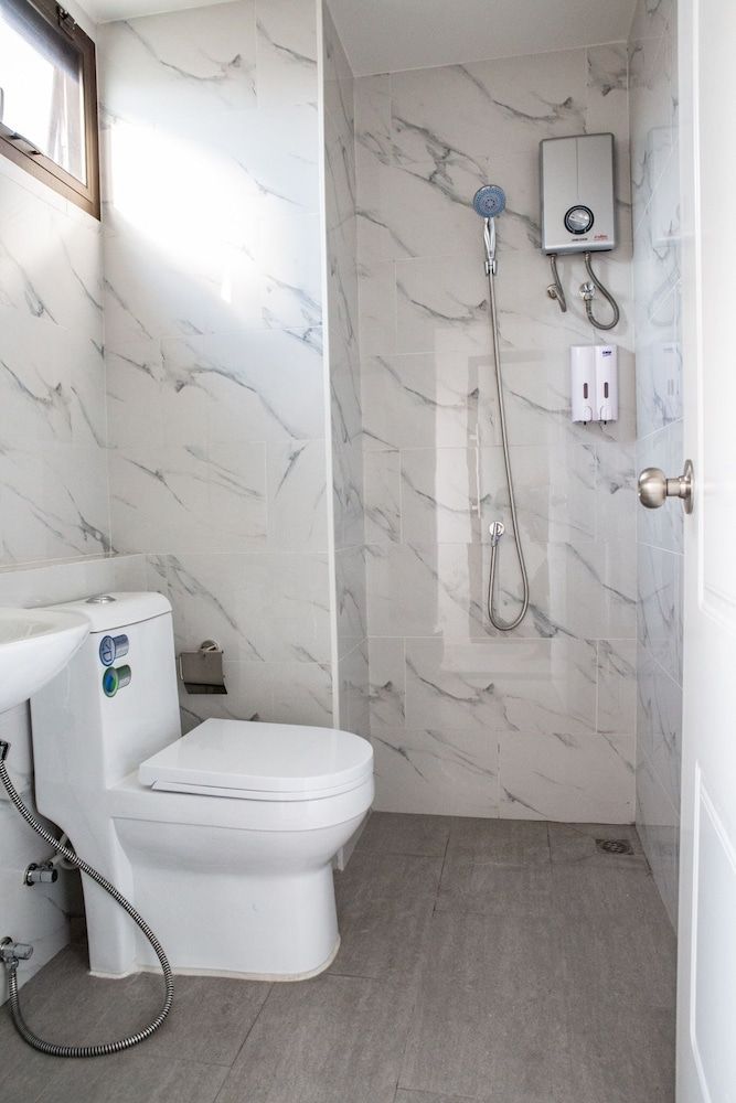 Rich8 Hostel Comfort Double Room, 1 King Bed, Non Smoking, Private Bathroom 7