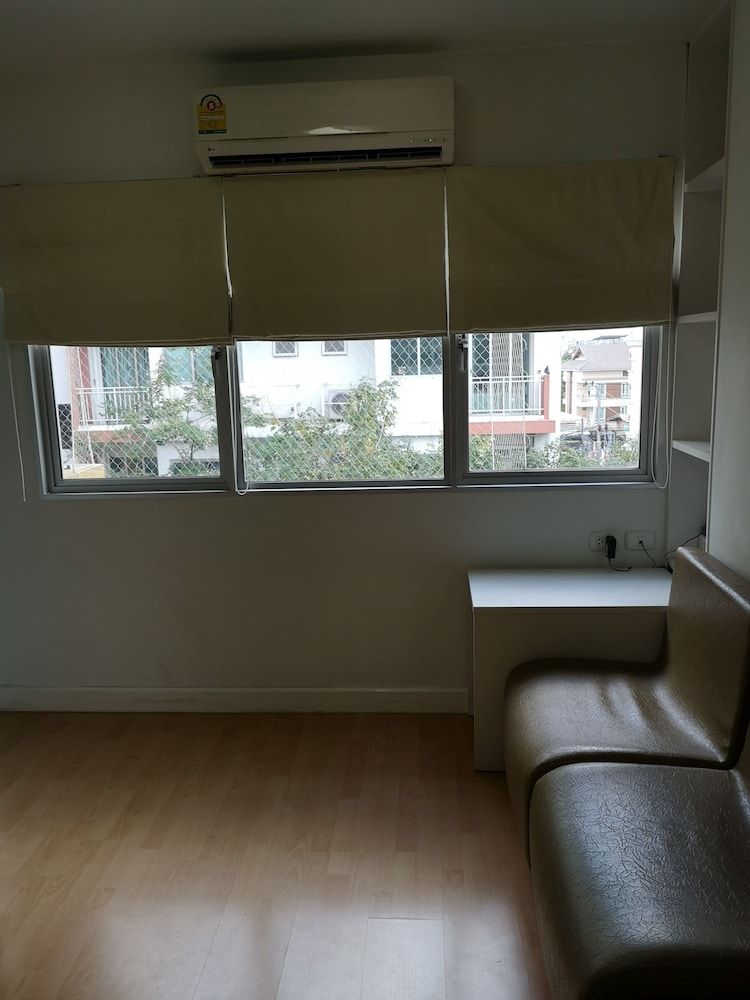 Comfy Deluxe One Bedroom Deluxe Apartment 6