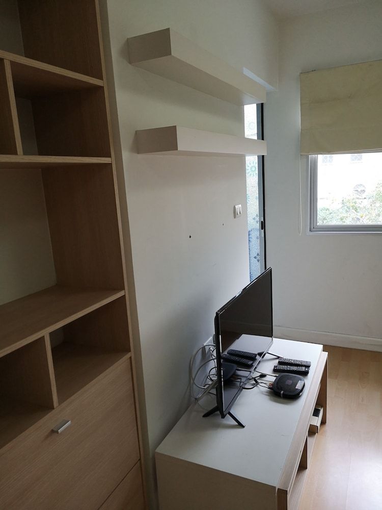 Comfy Deluxe One Bedroom Deluxe Apartment 7