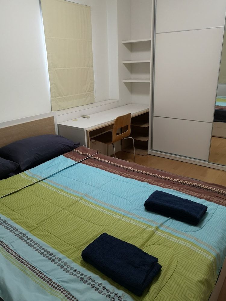 Comfy Deluxe One Bedroom