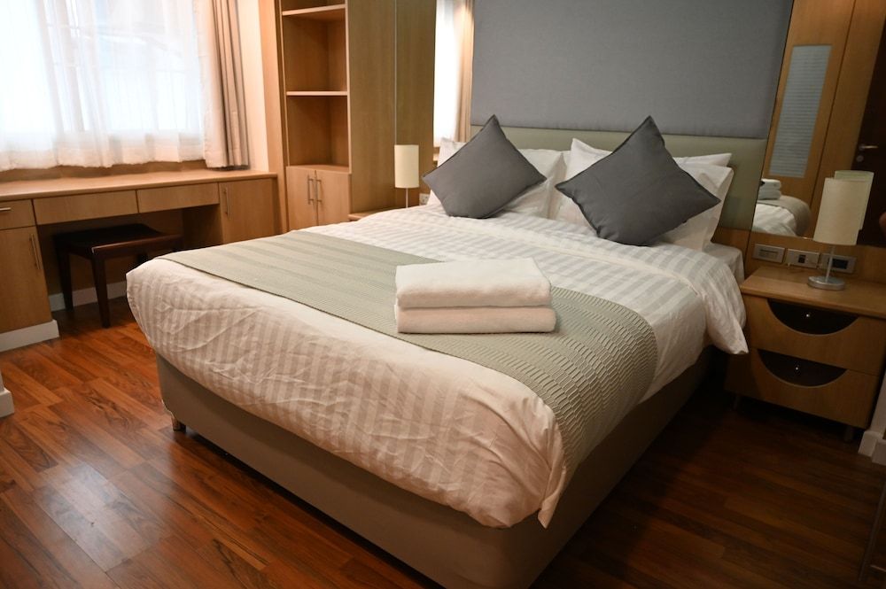 3-Bedroom Apartment (5D)
