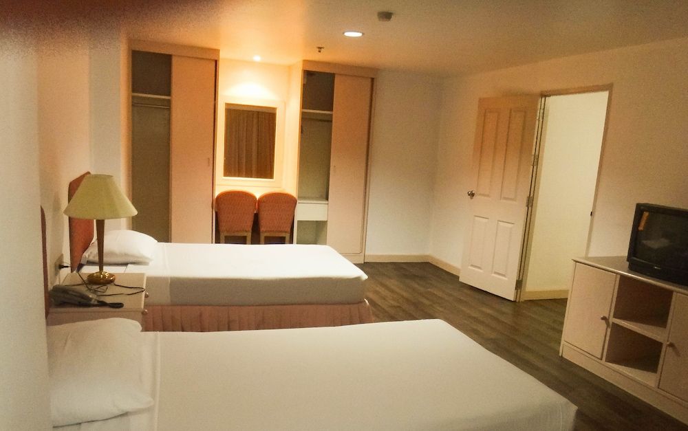 undefined Lee Place Hotel 5