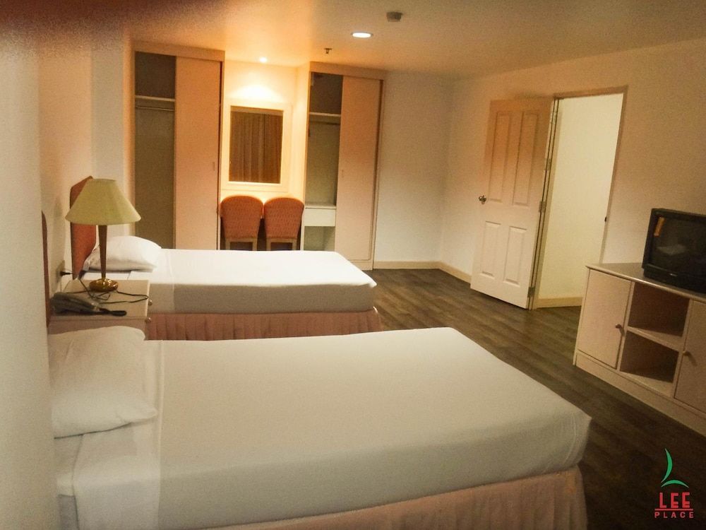 undefined Lee Place Hotel 7