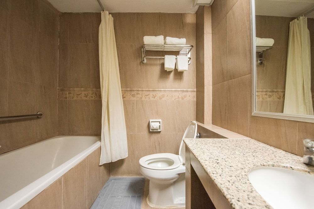 Bangkok City Suite Deluxe Twin Room 13