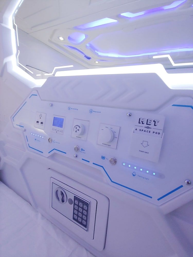 undefined Met a Space Pod at Asoke 7