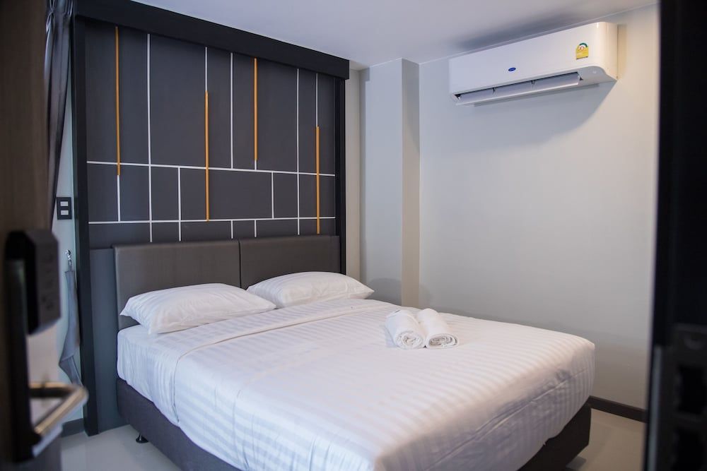 undefined Hallton Hotel Bangkok 10